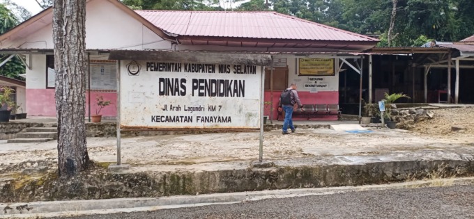Kantor Dinas Pendidikan Kabupaten Nias Selatan.