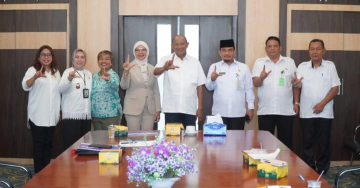 AUDIENSI: Plt Bupati Langkat saat menerima audiensi panitia Bukit Lawang Orang Utan Trail (BLOT) 2024, Rabu (11/10/2023).