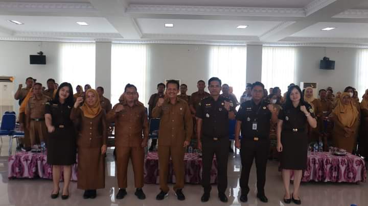 NETRAL: Asisten Pemerintahan Pemko Tebingtinggi, Bambang Sudaryono membuka sosialisasi ini bertujuan untuk memberikan pemahaman dan informasi kepada pegawai ASN mengenai netralitas.