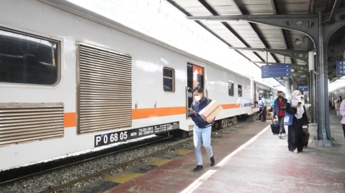 PENUMPANG: Aktivitas penumpang di Stasiun Medan.(ist/SUMUT POS)