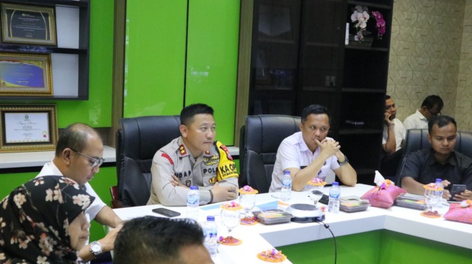 PEMBICARA: Kapolres Binjai, AKBP Rio Alexander Panelewen yang menjadi pembicara dalam webinar terkait marak aksi perundungan atau bullying di Ruang BCC Binjai.