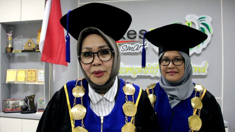 Direktur Jenderal Tenaga Kesehatan, drg Arianti Anaya MKM didampingi Direktur Poltekkes Kemenkes Medan, RR Sri Arini Winarti Rinawati SKM MKep.