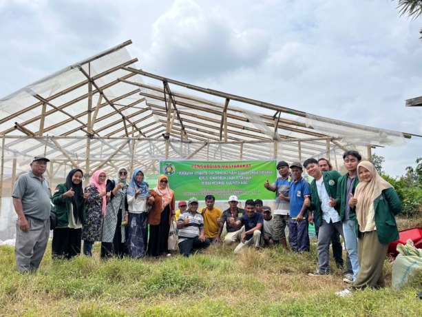 PEMBINAAN: Dosen USU melakukan pembinaan kelompok tani di Kabupaten Karo.(ist/SUMUT POS)