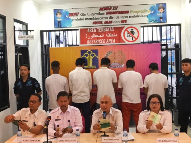 DEPORTASI: Kanwil Kemenkumham Sumut mendeportasi 5 WNA asal Pakistan, Rabu (25/10/2023).