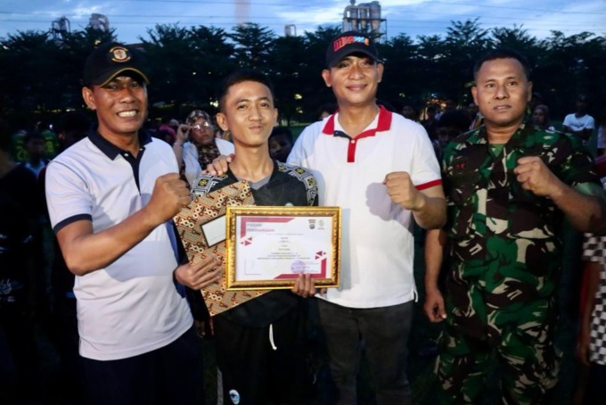 TUTUP: Turnamen Sepak Bola U-16 Piala Kapolres Pelabuhan Belawan resmi ditutup dengan kegembiraan dan semangat persaingan yang tinggi, Minggu,(29/10/2023).