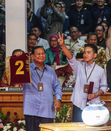 PRABOWO BERSAMA CAWAPRESNYA:  NOMOR URUT2: Pasangan Prabowo Subianto dan Gibran Rakabuming Raka. KPK telah mengunggah total harta kekayaan tiga pasang capres-cawapres dalam situs e-LHKPN. Dalam unggahan itu, capres Prabowo paling tajir.