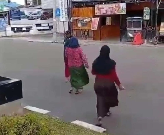 VIDEO: Tangkapan layar video yang merekam wanita membuka donasi atas nama Palestina.Istimewa/Sumut Pos.