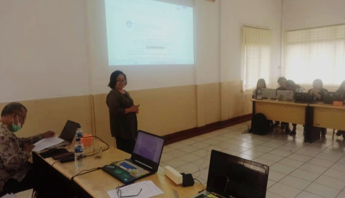 URGENSI PERKUMPULAN: Dosen Perdata Universitas Katolik Santo Thomas Dr Tiromsi Sitanggang MH MKn menjelaskan pentingnya badan hukum bagi suatu perkumpulan marga.ISTIMEWA.