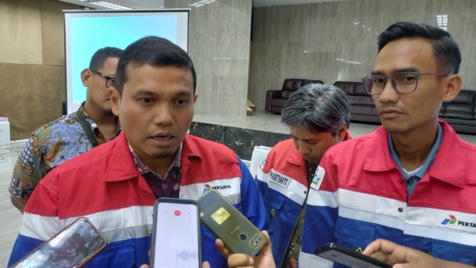 KETERANGAN: Executive General Manager Pertamina Patra Niaga Regional Sumbagut, Freddy Anwar memberikan keterangan pers Simulasi OKD di Gedung Serbaguna, Kantor Pertamina, Kota Medan.(BAGUS SYAHPUTRA/SUMUT POS)