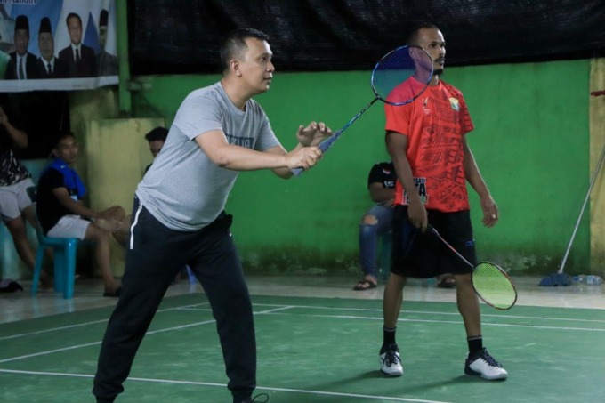 PESERTA: Kadis Kominfo Binjai, Sofyan Siregar (kiri) yang menjadi peserta dalam turnamen yang digelar PB Kemenag.Istimewa/Sumut Pos.