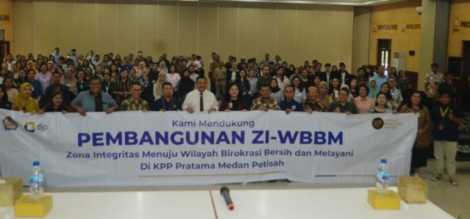 NPWP: Sosialisasi pemadanan NIK sebagai NPWP dan kegiatan pojok pajak yang diikuti 50 perguruan tinggi di USM Indonesia.DEDDI MULIA PURBA/SUMUT POS.