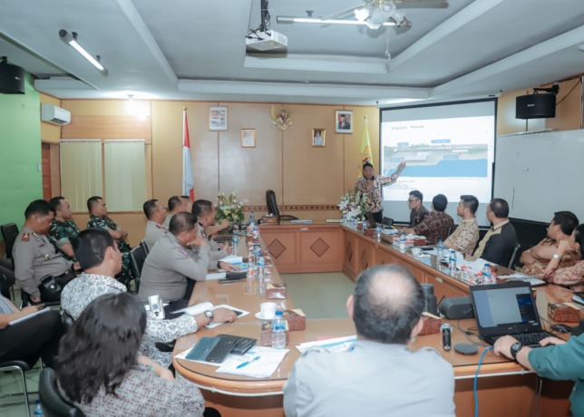 RAPAT. Bupati Dairi, Eddy KA Berutu gelar rapat dengan unsur Forkopimda bahas persiapan kejuaraan Aquabike Jetski World Championship Lake Toba 2023.Istimewa.