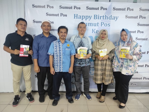 Direktur Sumut Pos, Putri Nusantara bersama Pemimpin Redaksi Asih Astuti,  dan  Manager Pemasaran Hirzan saat menerima kunjungan Dekan Fakultas Sains dan Teknologi UNPAB Hamdani, ST, MT bersama tim ke Sumut Pos (29/11).
