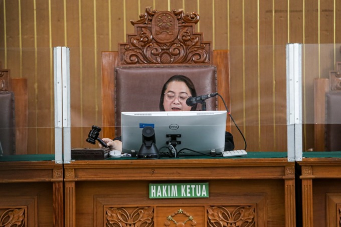 Hakim tunggal Imelda Herawati saat memimpin sidang Praperadilan Firli di Pengadilan Negeri Jakarta Selatan, Jakarta, Selasa (19/12/2023). Hakim Pengadilan Negeri Jakarta Selatan menolak sepenuhnya atas gugatan praperadilan yang diajukan oleh Ketua nonakti