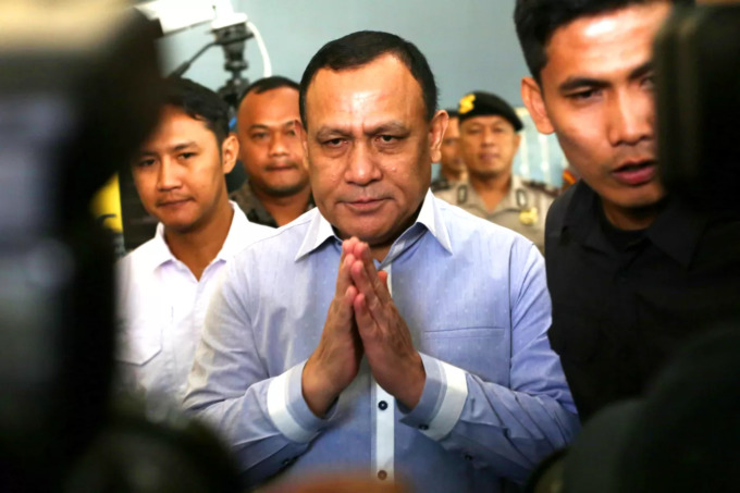 DIPERIKSA: Ketua KPK nonaktif Firli Bahuri usai menjalani pemeriksaan oleh Dewan Pengawas (Dewas) KPK di Gedung ACLC KPK, Jakarta, Selasa (5/12).istimewa/sumutpos.