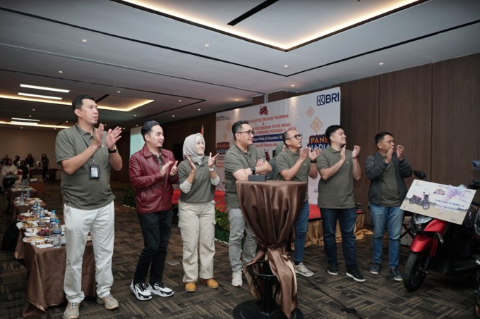 Tim BRI BO Medan Thamrin dan BRI Medan Putri Hijau dalam acara Panen Hadiah Simpedes (PHS) Periode 1 Tahun 2023, di Hotel Grand Mercure Medan, Minggu (3/12). Istimewa