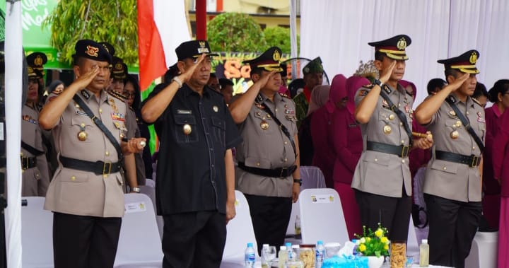 HADIR: Plt Bupati Langkat dan Kapolda Sumut menghadiri penutupan pendidikan Bintara Polri SPN Hinai.