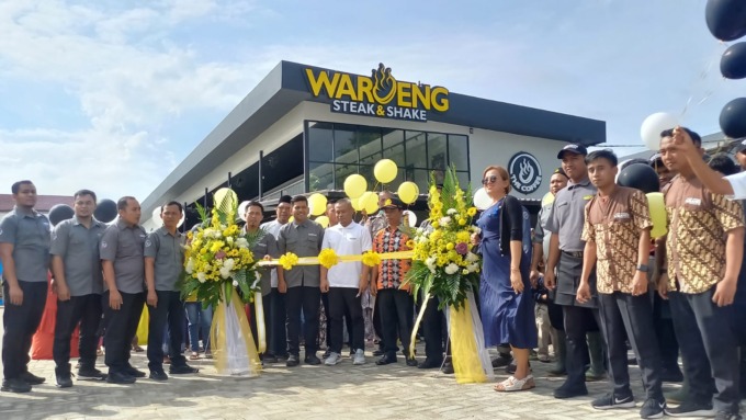Soft Opening Waroeng Steak & Shake di Jalan Pancing, Kota Medan.(BAGUS SYAHPUTRA/SUMUT POS)