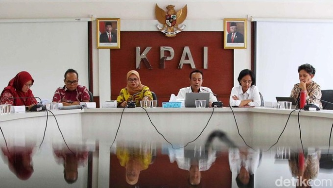 KONFERENSI PERS: KPAI saat menggelar konferensi pers di Kantor KPAI, Jakarta, Senin (22/1).