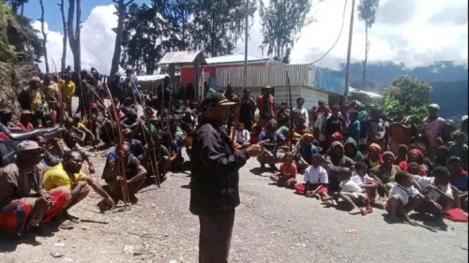 MENGUNGSI: Warga dari enam kampung yakni Kampung Holomama, Soambili, Mamba Atas, Amaisiga, Jalai dan kampung Yokatapa yang mengungsi.