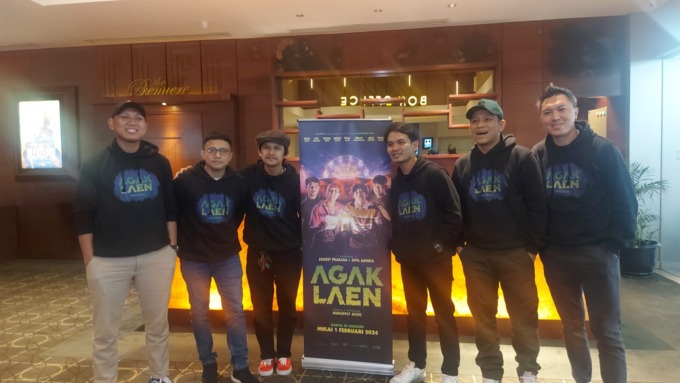 Pemain film Agak Laen, yaitu Indra Jegel, Boris Bokir, Oki Rengga, dan Bene Dion kejutkan penonton di studio 3 Ringroad City Walks, Medan.
