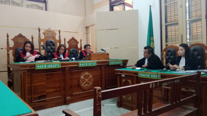 KORUPSI: Hakim Tipikor Medan saat membacakan putusan terhadap Jonggi M Manurung, terpidana kasus korupsi beberapa waktu lalu. (Ist)
