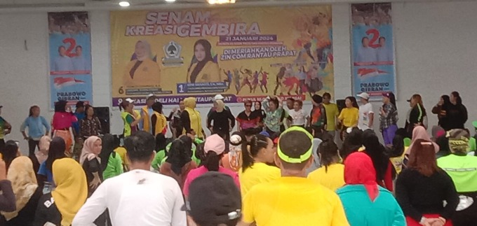 Zumba Community Labuhanbatu Senam Kreasi Gembira Bersama Erni dan Trinovi. (fajar)