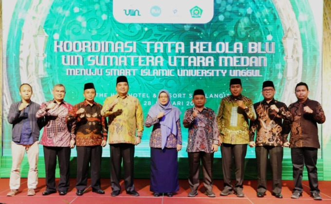 TATA KELOLA: Rektor UIN Sumatera Utara Prof Dr Hj Nurhayati MA (tengah) menghadiri Koordinasi Penguatan Tata Kelola BLU, Menuju Smart Islamic University yang Unggul pada 26-28 Januari.ISTIMEWA.