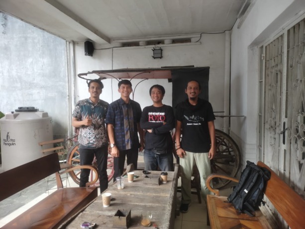 Ketua PFI Medan Rizki Cahyadi di dampingi pengurus PFI Medan bersama Humas PTPN IV Regional 2, Bobby Saragih di Cafe Tangga Jalan Suprapto Kota Medan, Rabu (31/1/2024) sore. (Istimewa)