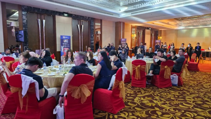 Puluhan dealer saat menghadiri peluncuran cat TOA Supertech di JW Marriot Hotel, Kota Medan, Sabtu (17/2).