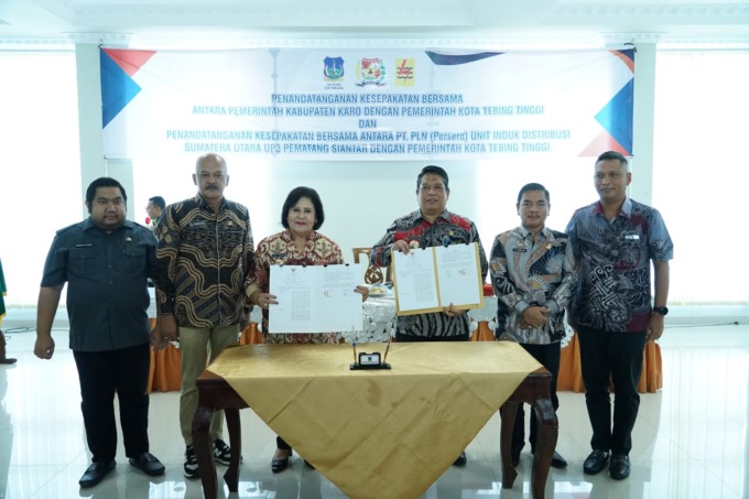 MoU: Pemko Tebingtinggi, Pemkab Karo dan PT PLN UP3 Pematang Siantar melakukan perjanjian kerjasama dalam bilang ekonomi dan pelayanan.