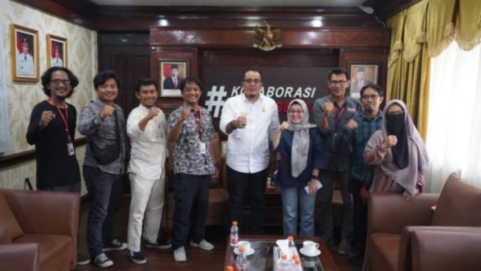 Wakil Wali Kota Medan, Aulia Rachman bersama Ketua dan Pengurus Pewarta PFI Medan, di Balai Kota Medan, Selasa (27/2).