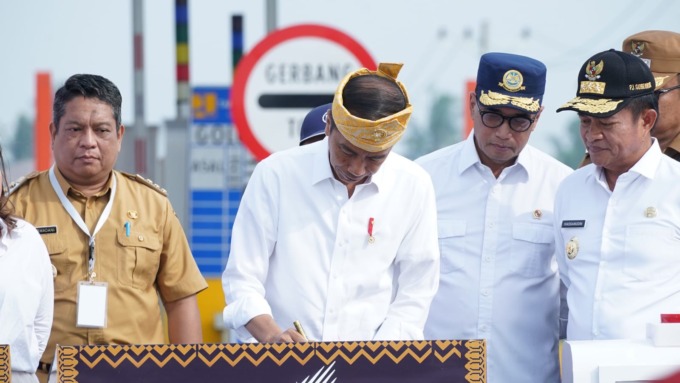 RESMI: Presiden RI, Joko Widodo resmikan dua jalan tol di Sumut.(ist/SUMUT POS)