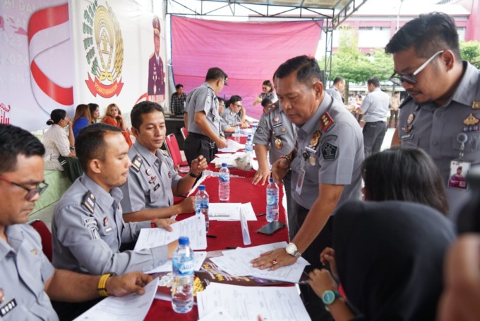 KESIAPAN: Kakanwil Kemenkumham Sumut, Jahari Sitepu mengecek kesiapan pemilu di Lapas Medan, Senin (12/2/2024).