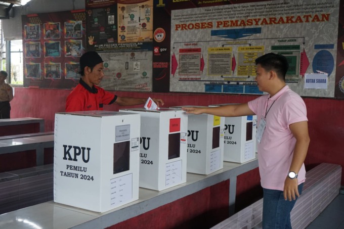 LAPAS: Warga binaan Lapas Medan menggunakan hak pilih pada Pemilu 2024, Rabu (14/2/2024).