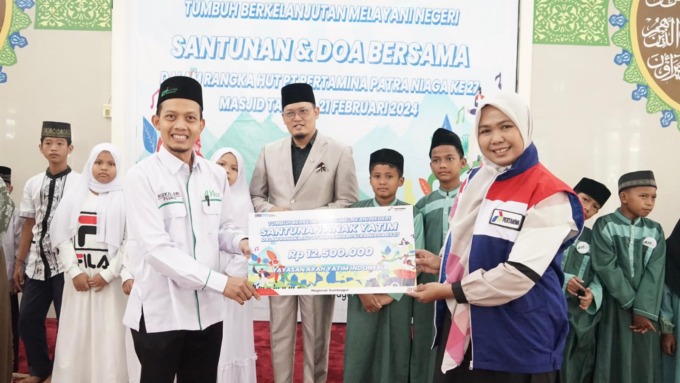 KEBAHAGIAN: Pertamina Patra Niaga berbagi kebahagia dengan ratusan anak yatim di seluruh wilayah operasionalnya..(ist/SUMUT POS)