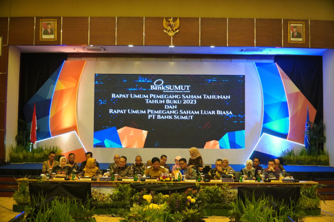 RUPS: Pj Gubernur Sumut Hassanudin, saat membuka RUPS Tahunan Tahun Buku 2023, sekaligus RUPS Luar Biasa Bank Sumut di Kantor Bank Sumut, Jalan Imam Bonjol Medan, Senin (26/2). (Istimewa)