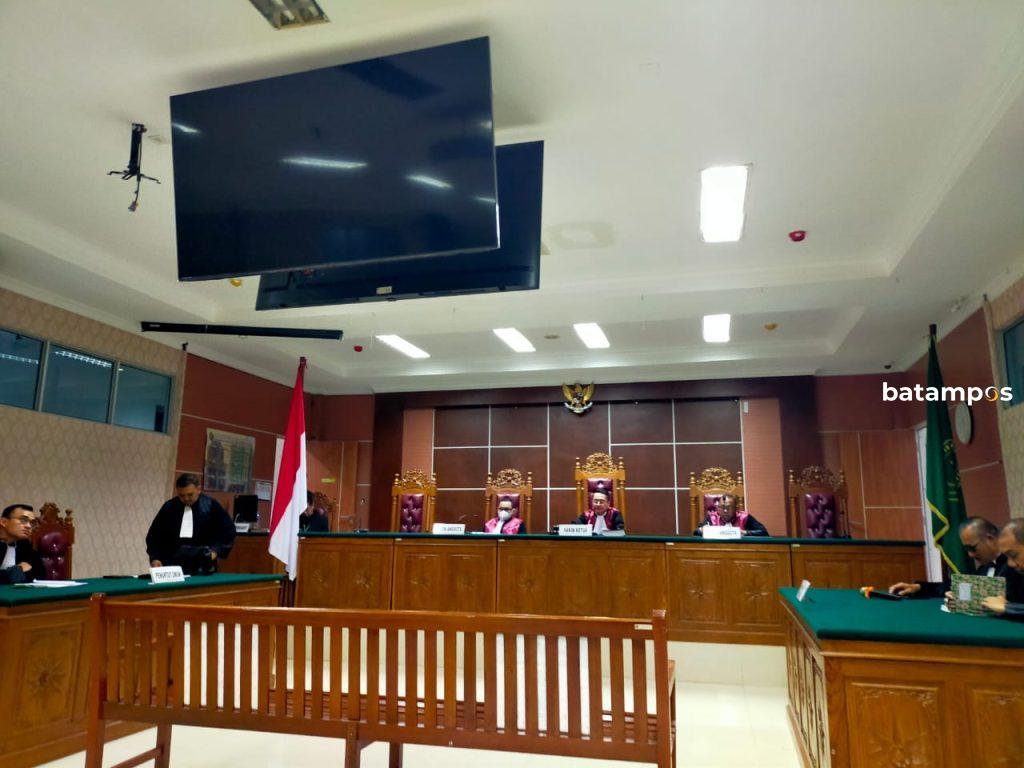 Sidang mantan Perwira Polda Kepri, Kombes Agus Fajar Sutrisno SIK yang digelar secara online di Pengadilan Negeri Batam. Foto: Yashinta/ Batam Pos