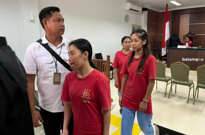 Yulirara, Winda Wulandari dan Sumiati usai menjalani sidang di PN batam.