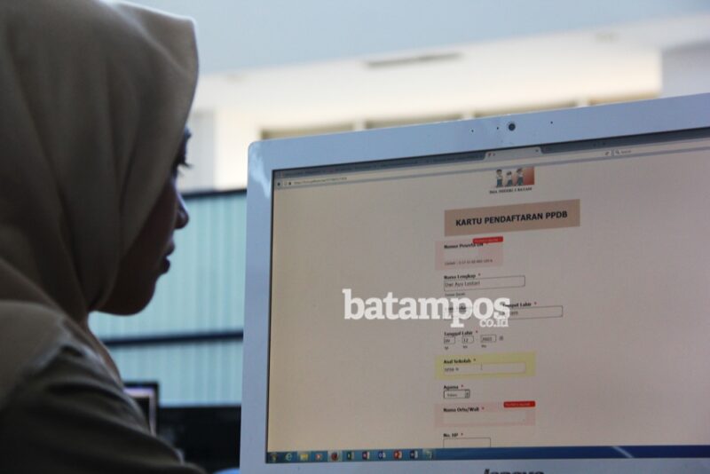 Ilustrasi. PPDB tahun ini kembali memberikan kuota untuk siswa berprestasi Foto: Cecep Mulyana/ Batam Pos
