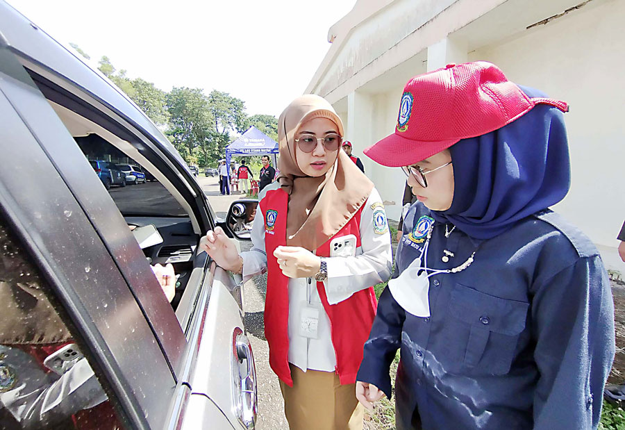 UPT Samsat Batuaji bersama Satlantas Polresta Barelang dan instansi terkait menggelar razia pajak kendaraan di kawasan stadion Temenggung Abdul Jamal, Mukakuning, Seibeduk,