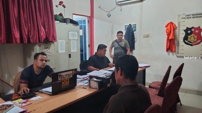 Pelaku pencurian motor menjalani pemeriksaan penyidik di Polsek Bengkong, Kamis (30/5).