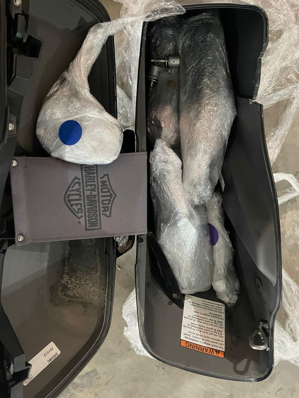 Barang selundupan berupa sparepart motor gede (moge) jenis Harley Davidson yang berhasil ditegah Bea Cukai Batam.