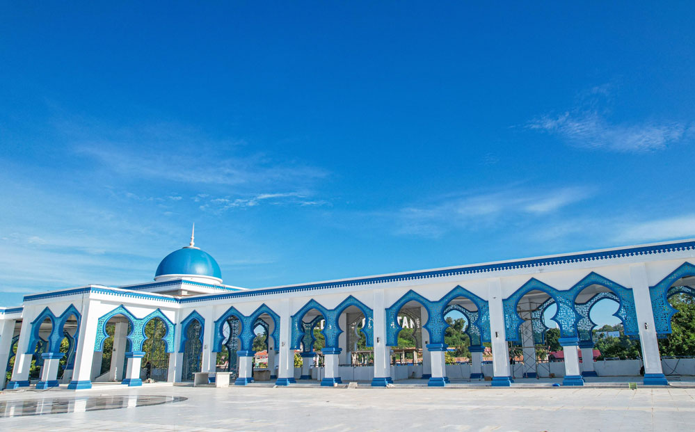 Penampakan Masjid Agung Batam dari sisi samping. (F. Arjuna / Batam Pos)