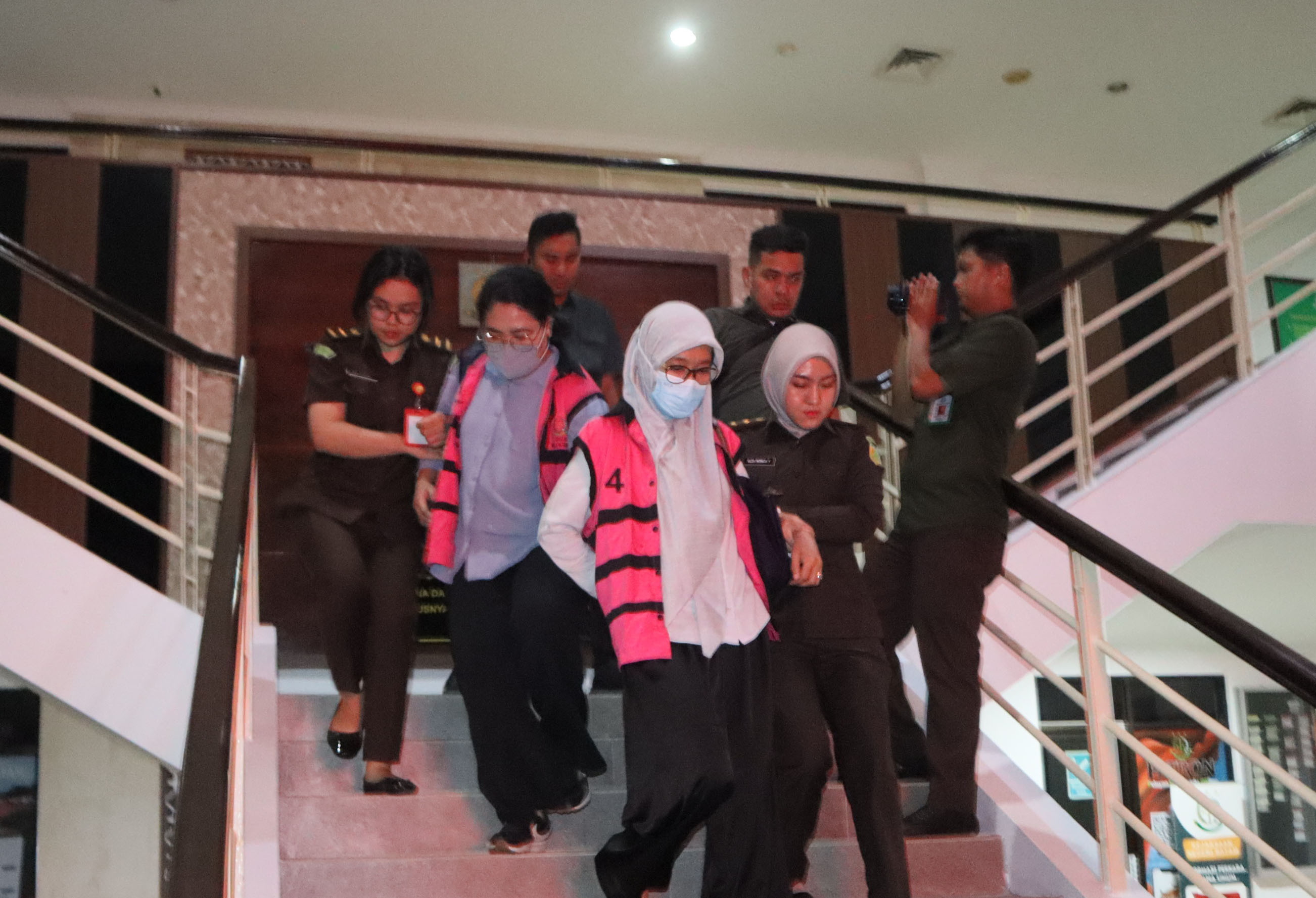 Kejaksaan Negeri Batam menetap 4 tersangka dalam kasus korupsi pembangunan gedung BPJS TK , Senin (15/7).