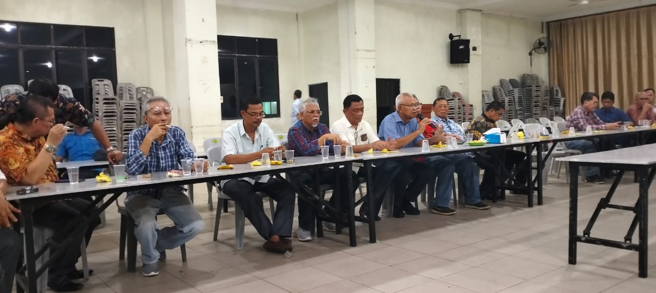 Dewan Panuturi Batak Toba Nahumaliang saat memberi penjelasan kepada peserta pra mubes III Batak Toba Nahumaliang di Gedung Serbaguna HKBP Lubukbaja