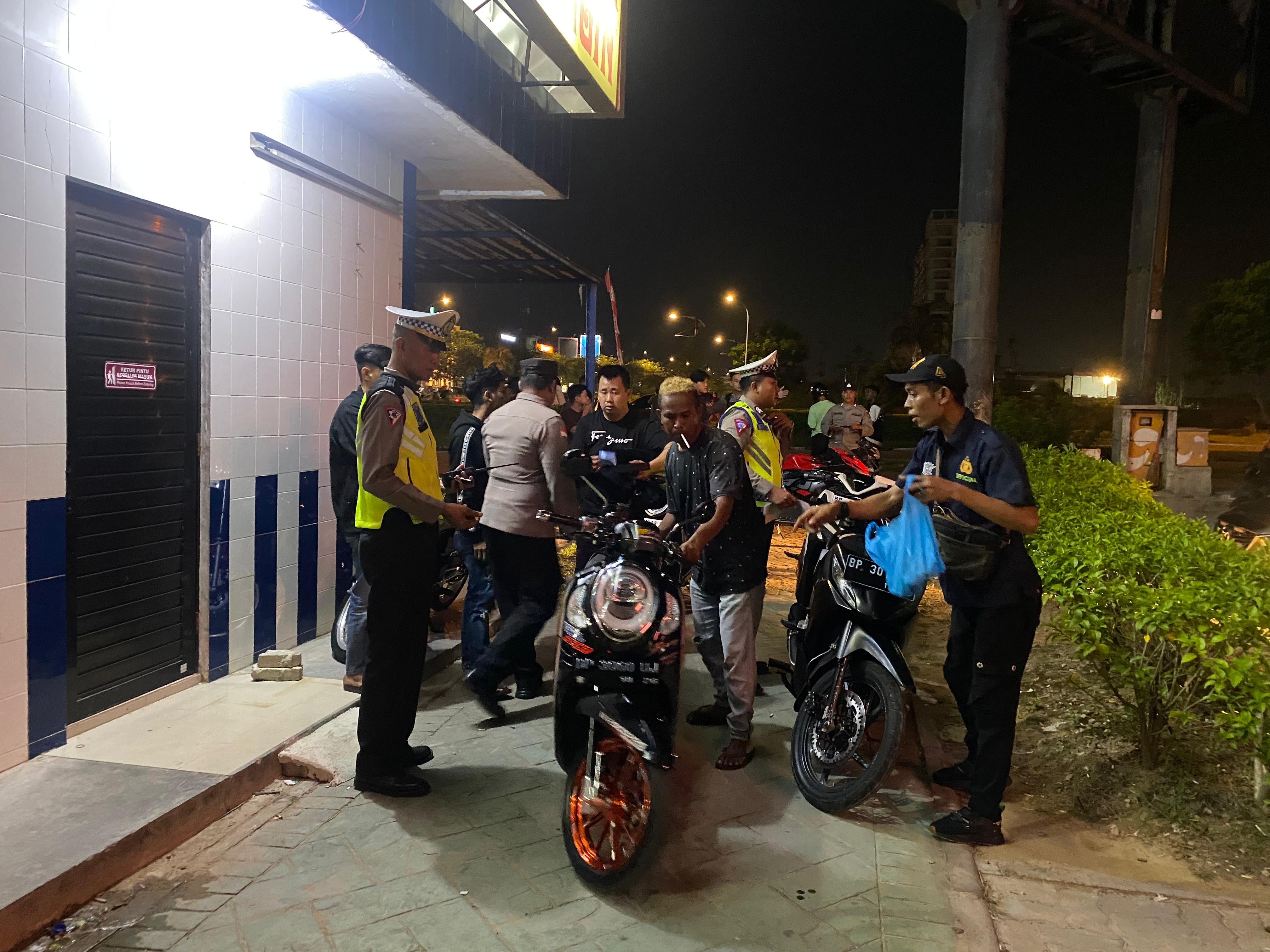 Polisi mengamankan sejumlah sepeda motor yang terjaring dalam operasi cipta kondisi, Sabtu (31/8).