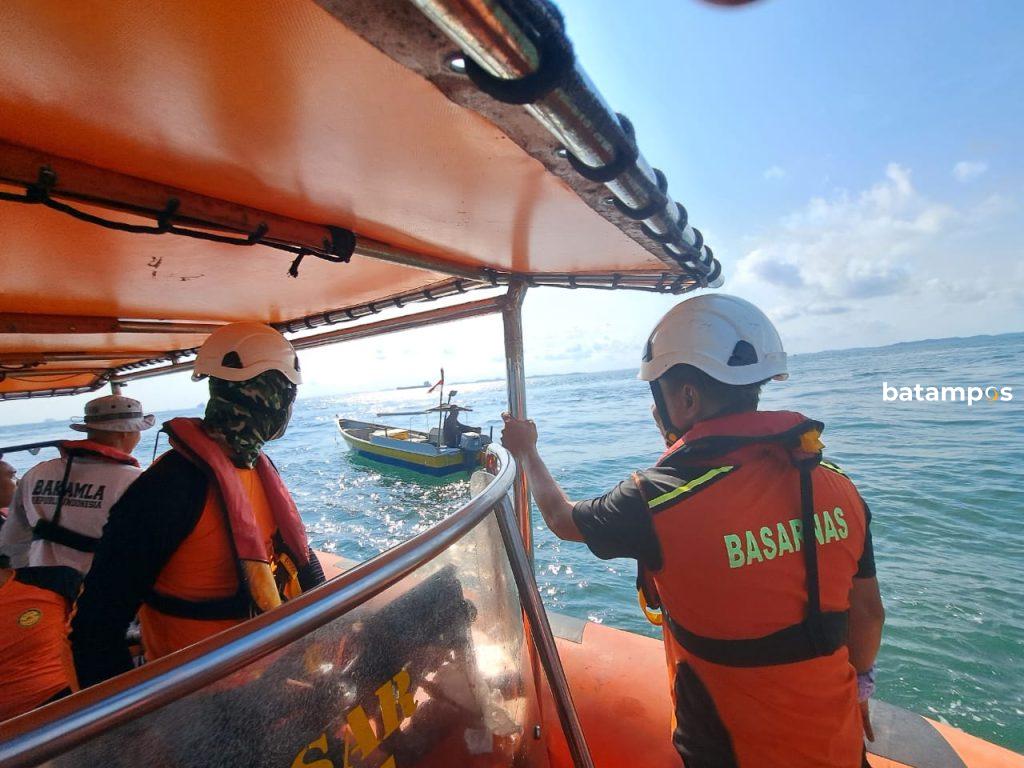 Tim SAR gabungan saat melanjutkan pencarian nelayan yang hilang saat mencari ikan di perairan Pulau Pelampong.