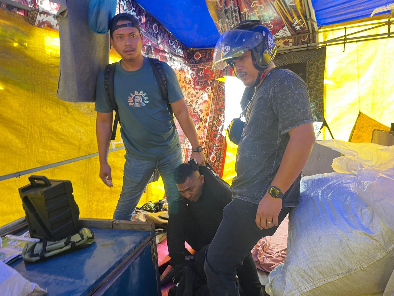 Pelaku pencurian di PT Golden Wealth Development saat ditangkap polisi.