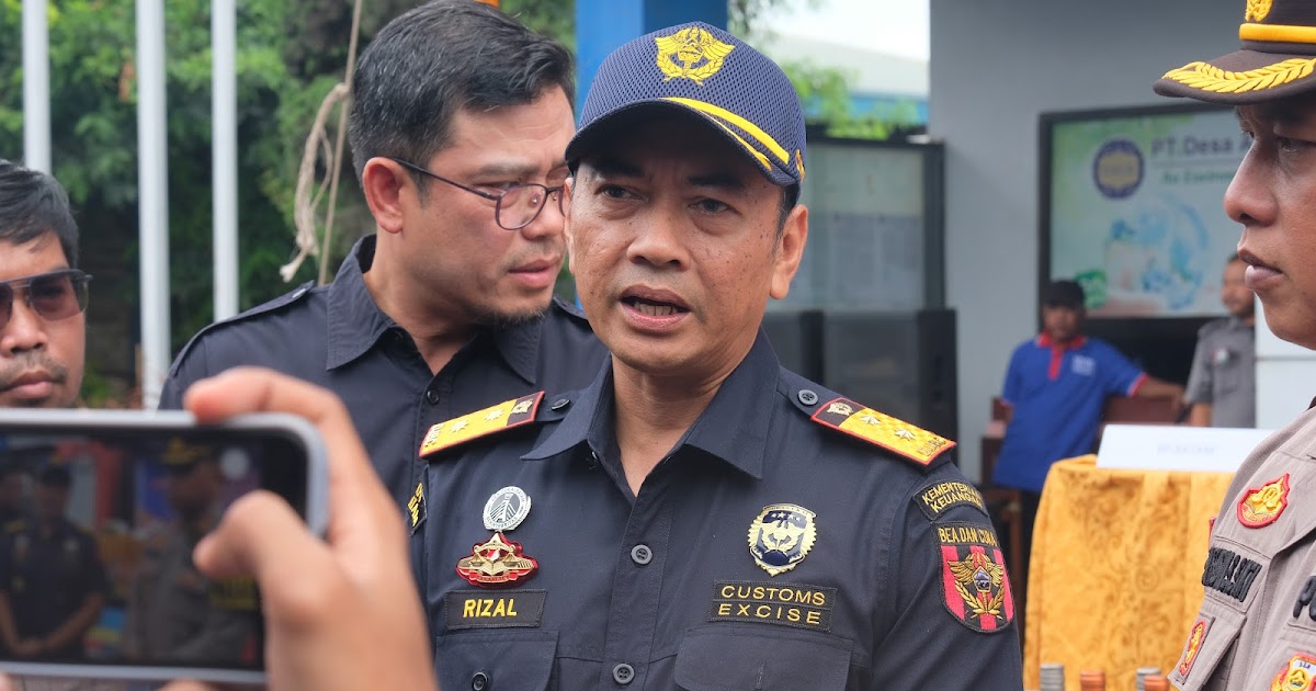 Kepala BC Batam, Rizal